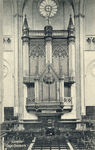 3104 Interieur van de Domkerk te Utrecht: het orgel en de preekstoel vanuit het koor.